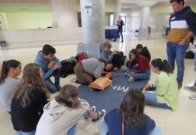 Jovens aprendem Suporte Básico de Vida