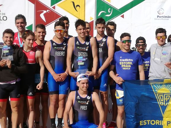 Clube Natação Torres Novas no pódio - 1ºlugar Triatlo Portimão