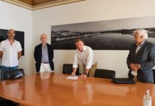 Câmara Municipal e Iniciativas de Abrantes formalizam contrato de compra e venda do Cineteatro S. Pedro