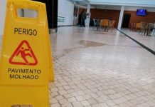 Chove na Praça da Restauração do Mercado Municipal