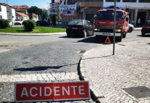 Entroncamento | Choque de veículo ligeiro com moto provoca dois feridos ligeiros