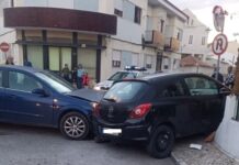 Entroncamento | Colisão entre dois veículos provoca dois feridos