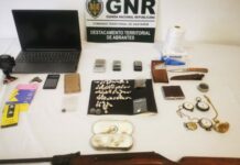 Abrantes | GNR detêm 2 homens de 40 e 59 anos na posse de 245 doses de heroína