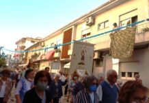 Entroncamento | Procissão presidida pelo Padre Luciano Oliveira em honra de São João traz fiéis às ruas da cidade