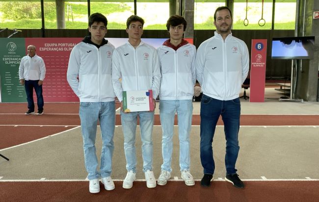 Atletas Esperanças Olímpicas CNTN e o Treinador Paulo Antunes