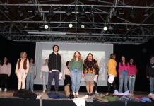 Entroncamento | A Carruagem 23 é o refúgio de tanta gente e celebra a liberdade de Abril