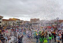 Entroncamento: Agrupamento celebrou o Carnaval em frente aos Paços do Concelho com muitas cores e alegria