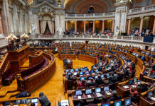 País: A que horas cai o governo?