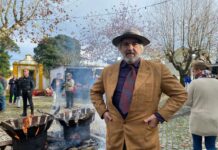 Abrantes: Manuel João Vieira arranca pré‑campanha no Tramagal com humor, vinho canalizado e apelos ao interior