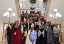 Entroncamento: Utentes do Centro de Convívio e do CERE cantam as Janeiras na Câmara Municipal