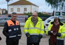Ministro das Infraestruturas visita Vila Nova da Barquinha para avaliar danos da tempestade Kristin