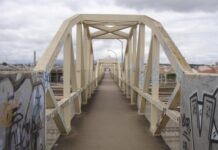 Entroncamento: Câmara vai exigir à Infraestruturas de Portugal a limpeza urgente da passagem pedonal junto à estação