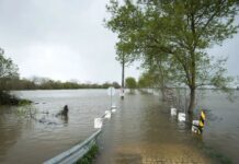 Cheias no Tejo mantêm estradas submersas em vários concelhos da região