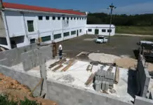 Município de Vila Nova da Barquinha constrói novo palco no recinto do CECUDE