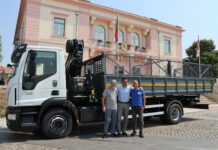 Município do Entroncamento reforça serviços urbanos com aquisição de viatura pesada equipada com grua e caixa basculante