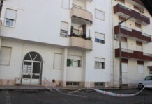Entroncamento: Varanda de prédio cedeu e danificou três viaturas