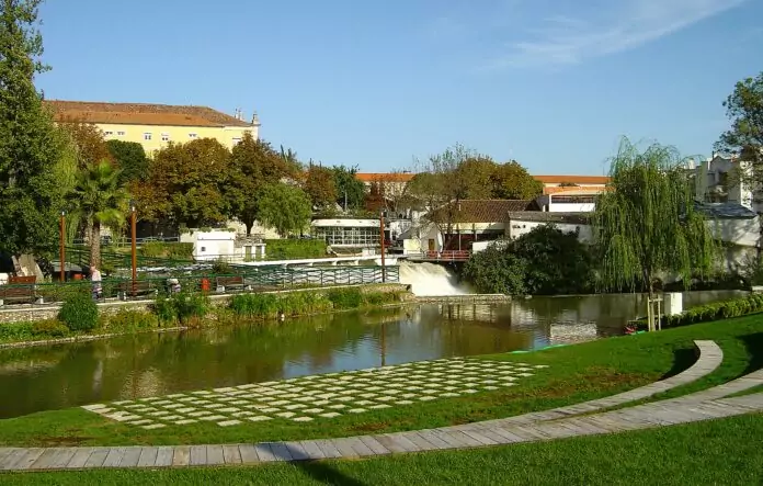 Jardim_das_Rosas_-_Torres_Novas_-_Portugal_(2286297566)