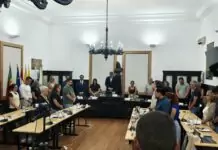 Assembleia Municipal do Entroncamento cumpriu um minuto de silêncio pela bombeira Maria João Carneiro, morta em serviço em Resende